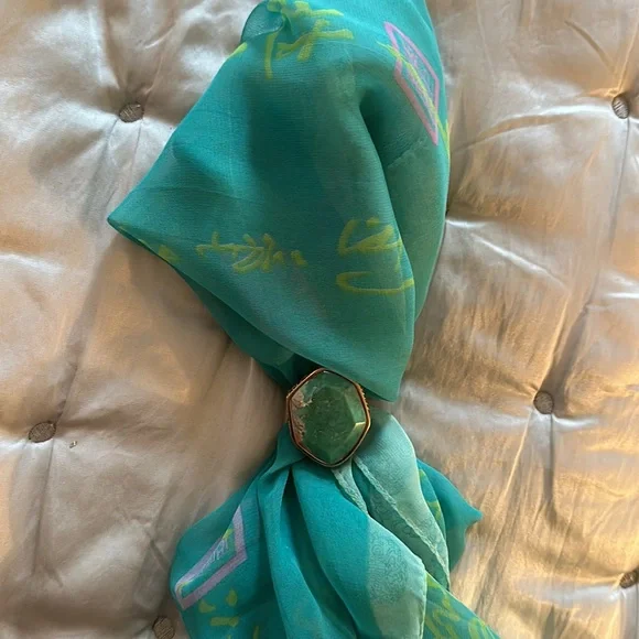 Big, synthetic turquoise ring size 7 - Picture 8 of 8